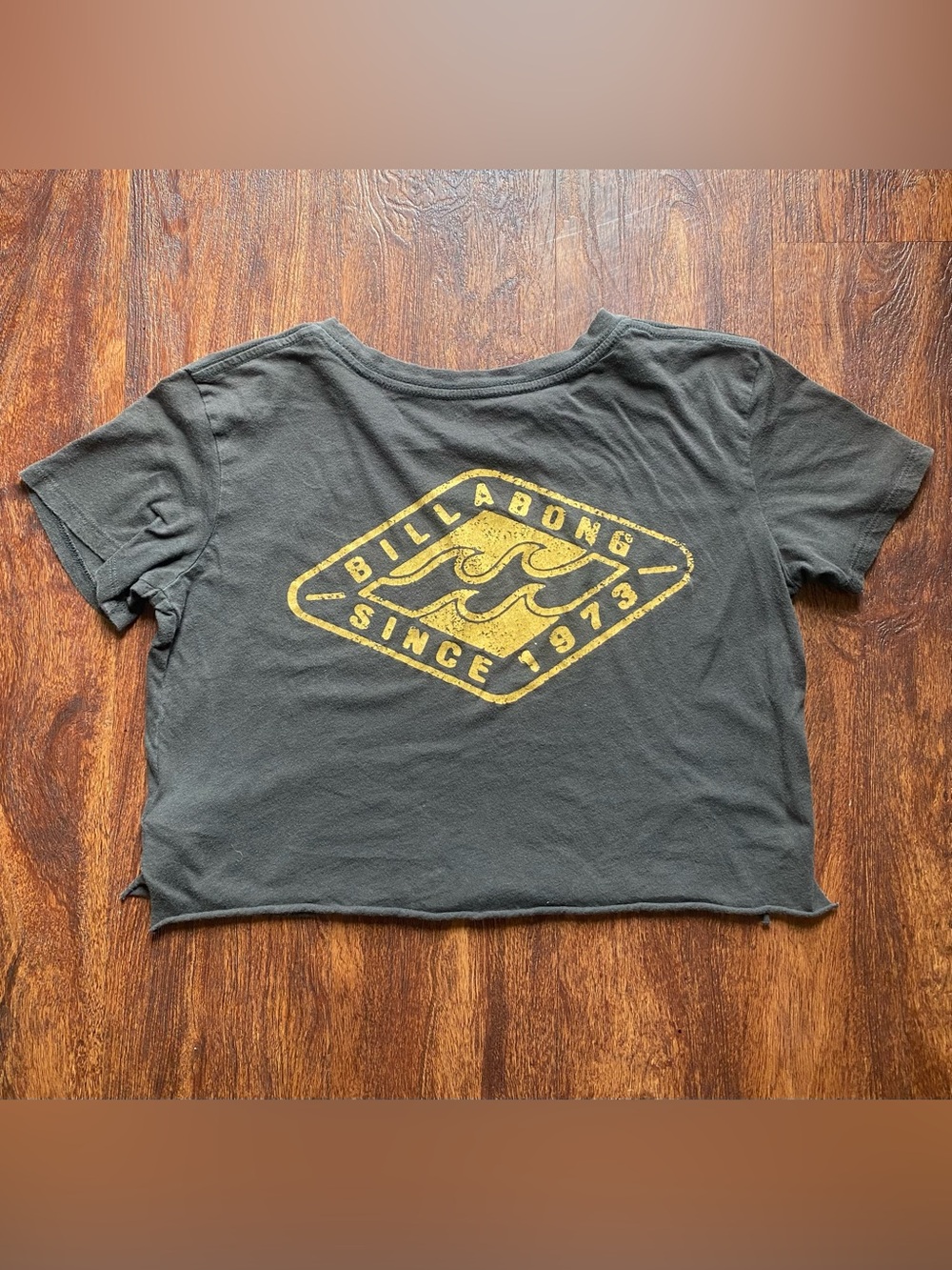 Billabong crop tee!!